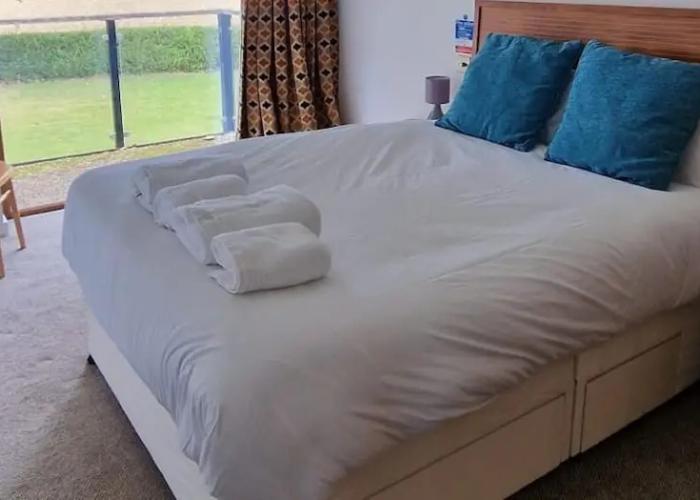 Modern Peaceful Open Plan 1-bed Apartment Rutland