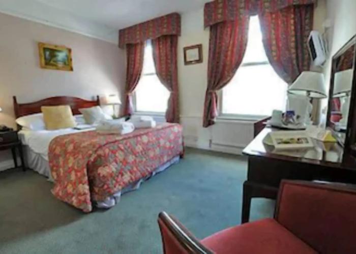 Crown & Cushion Hotel