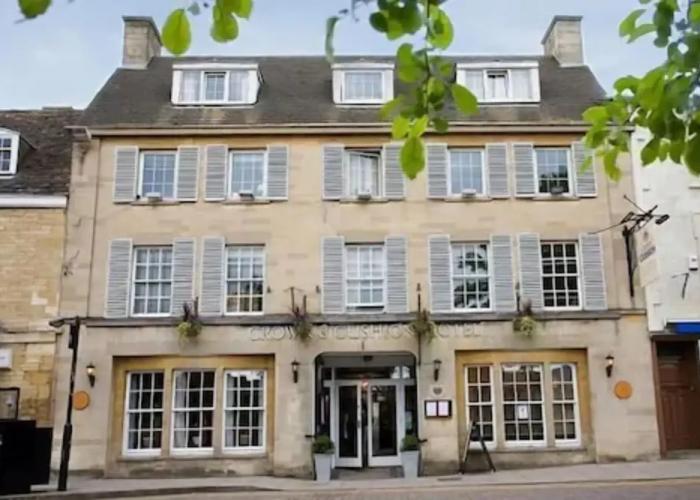 Crown & Cushion Hotel