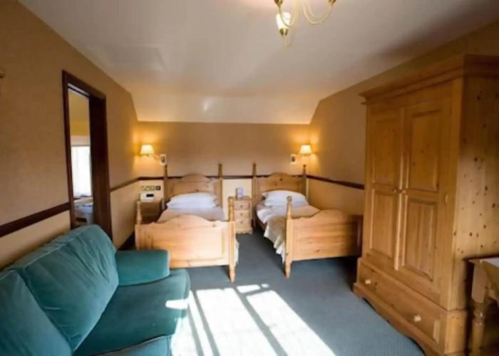 Crown & Cushion Hotel