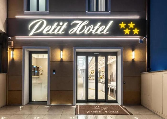 Petit Hotel