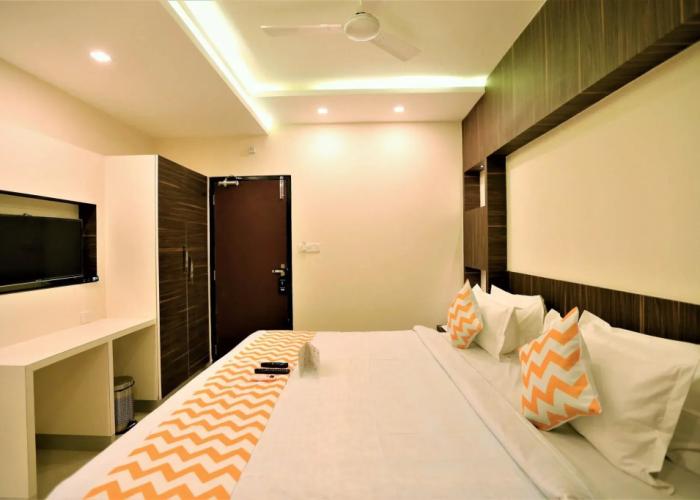 Fabhotel Corporate Crown