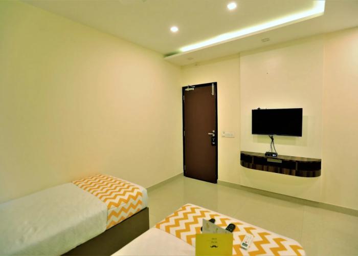 Fabhotel Corporate Crown