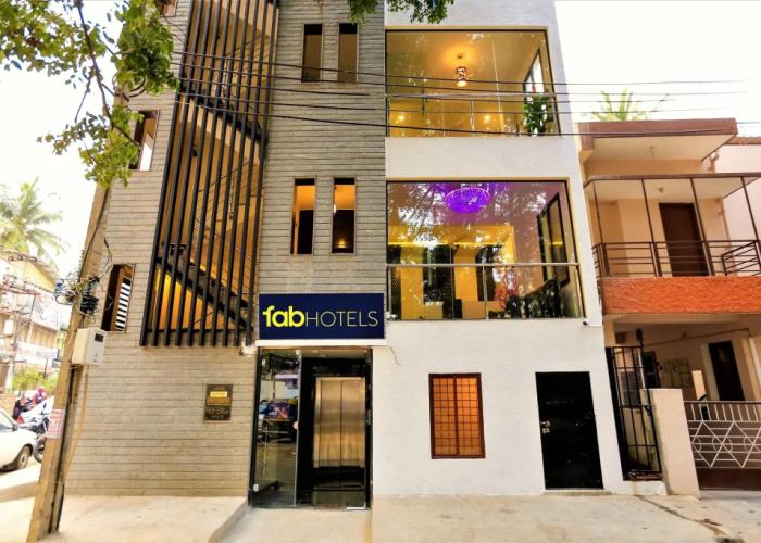Fabhotel Corporate Crown