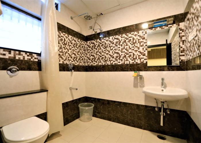 Fabhotel Corporate Crown