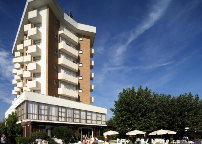 Alexandra Plaza Hotel
