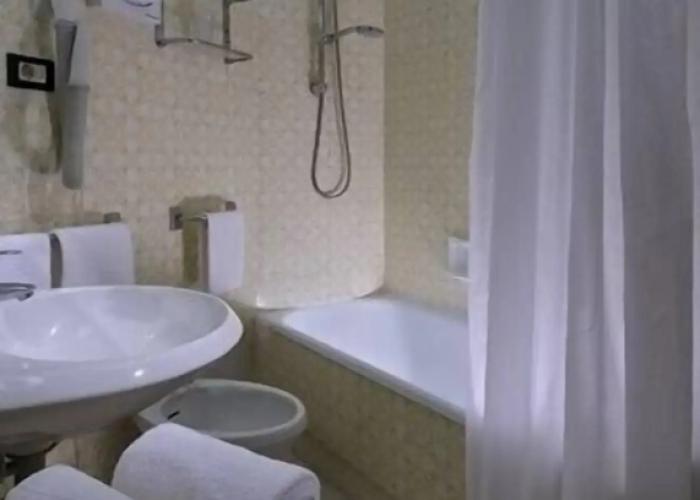 Alexandra Plaza Hotel