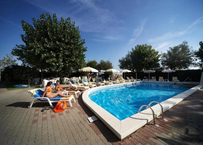 Alexandra Plaza Hotel