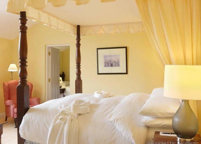 Dunraven Arms Hotel