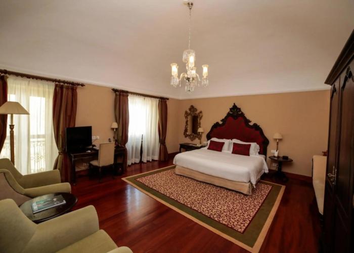 Convento do Espinheiro, Historic Hotel & Spa