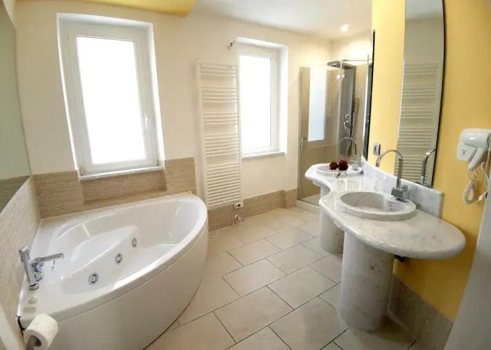 Le Village Sarzana
