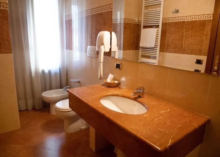 Dipendenza Hotel Londra