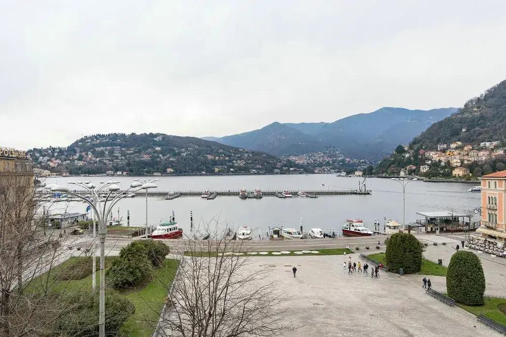 фото Piazza Cavour Lake View