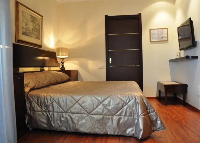 St. Mauritius Hotel