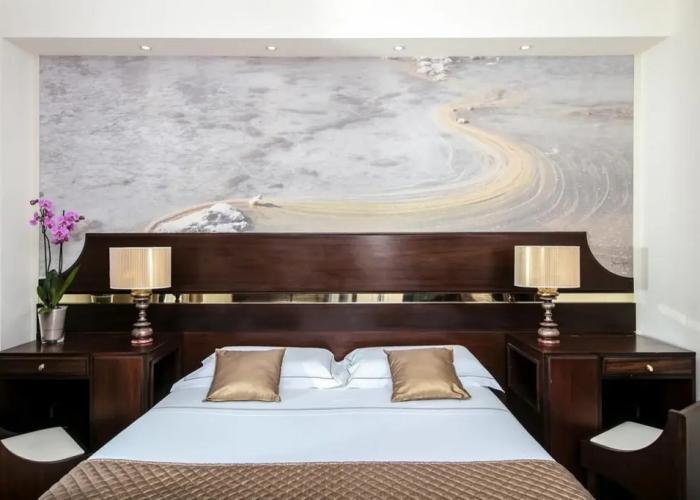 St. Mauritius Hotel