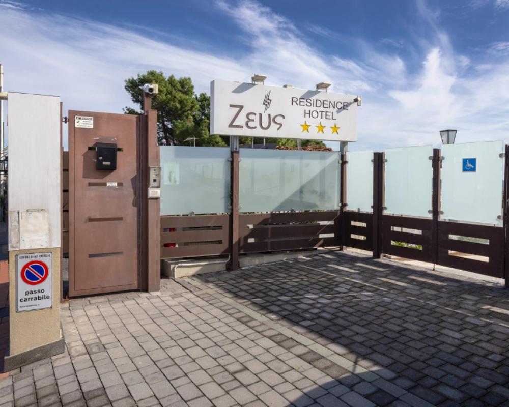 Zeus Residence Hotel
