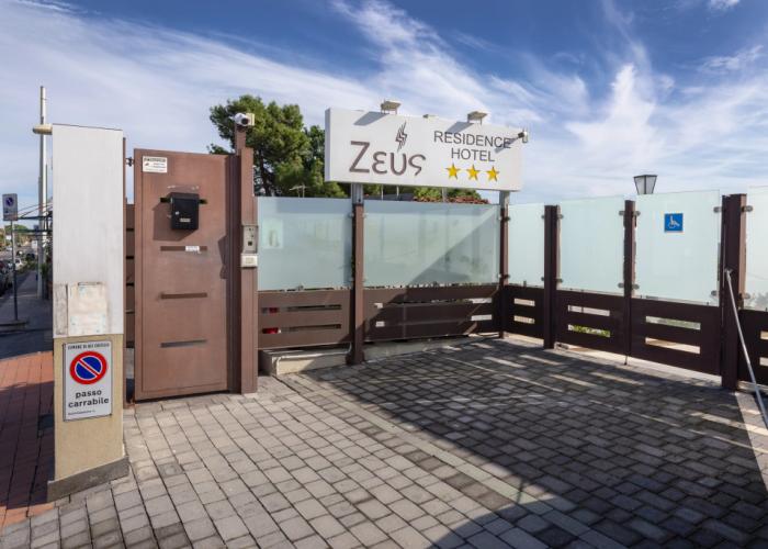 Zeus Residence Hotel