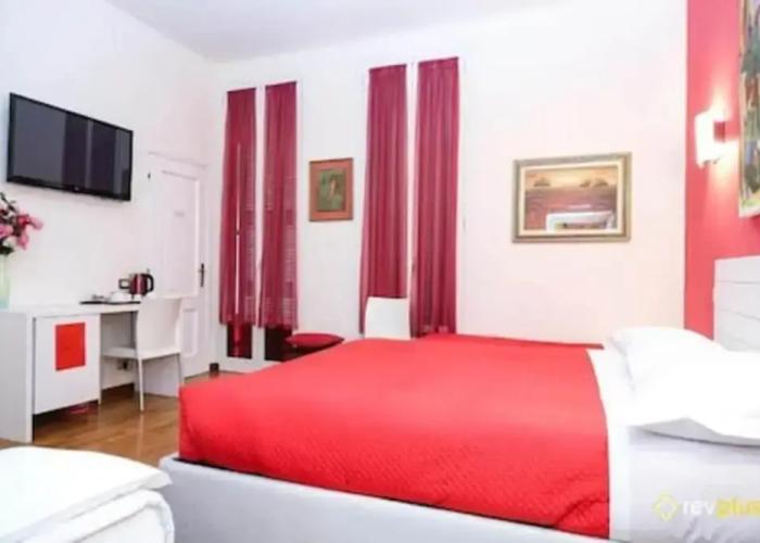 Lia Rooms