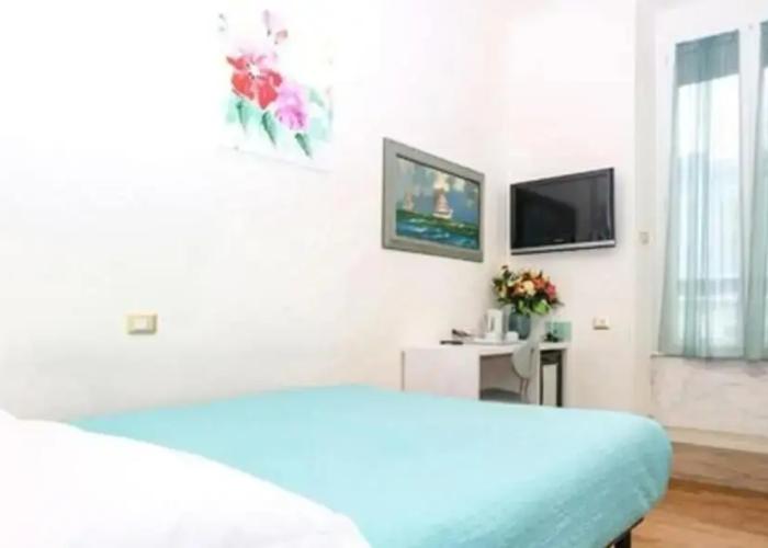 Lia Rooms