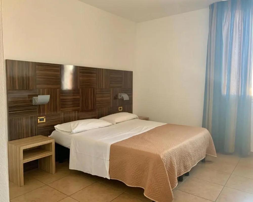 фото Hotel Riverside
