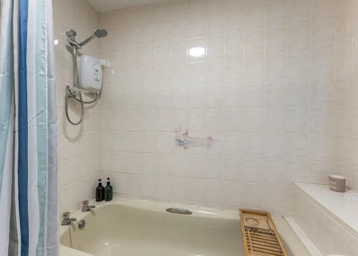 Central Apartment 3B