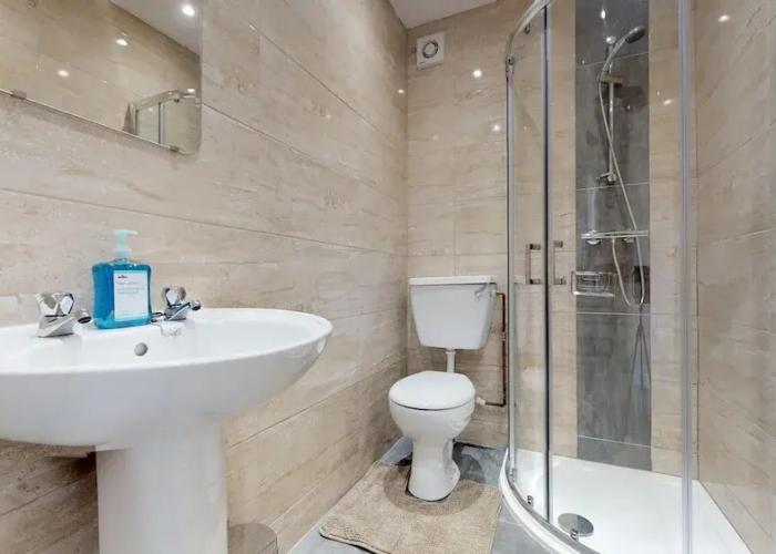 Stayzo Stylish House Accommodation in Westminster