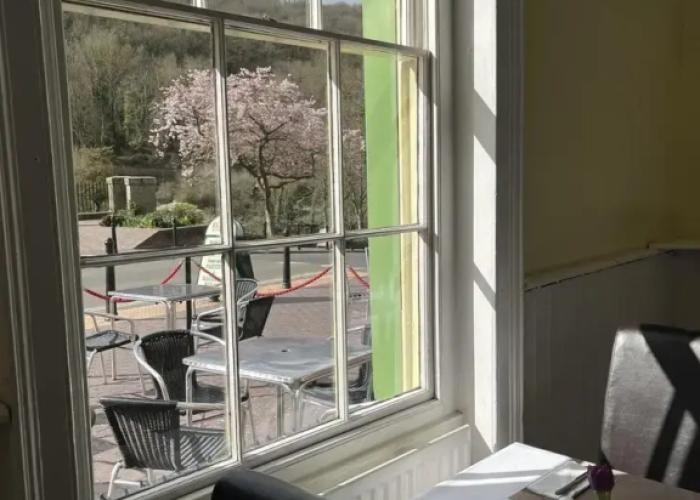 Tontine Hotel & Bar
