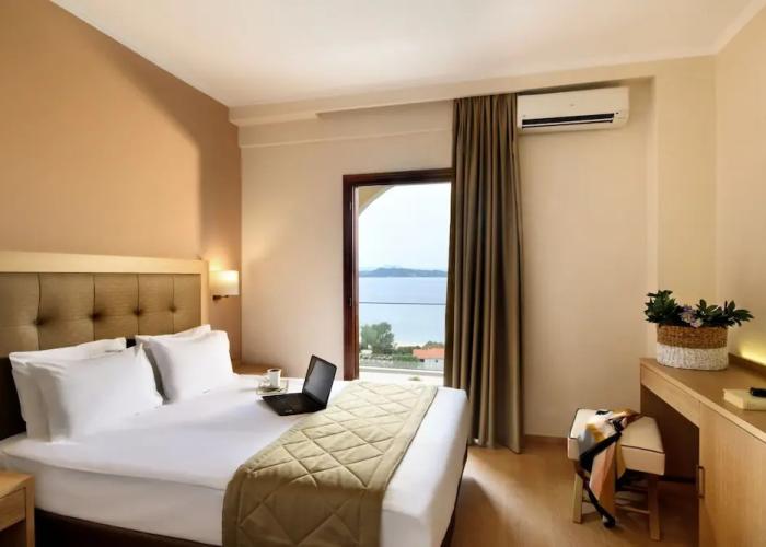 Akrathos Beach Hotel