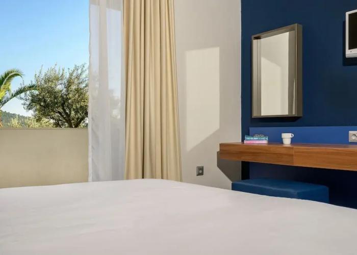 Akrathos Beach Hotel