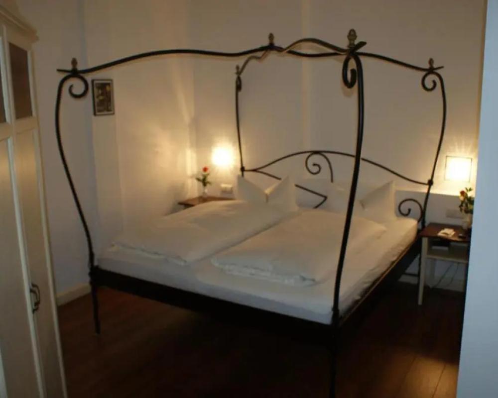 фото B&B HOTEL Gera