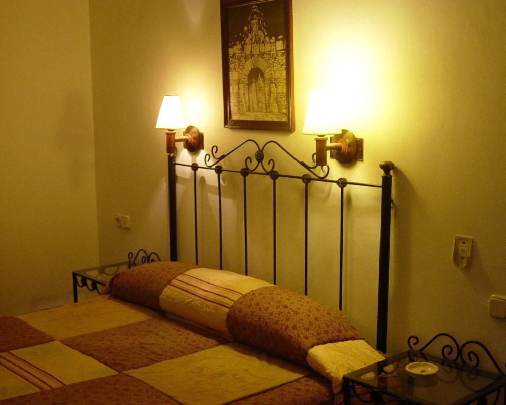 фото Hostal Colón