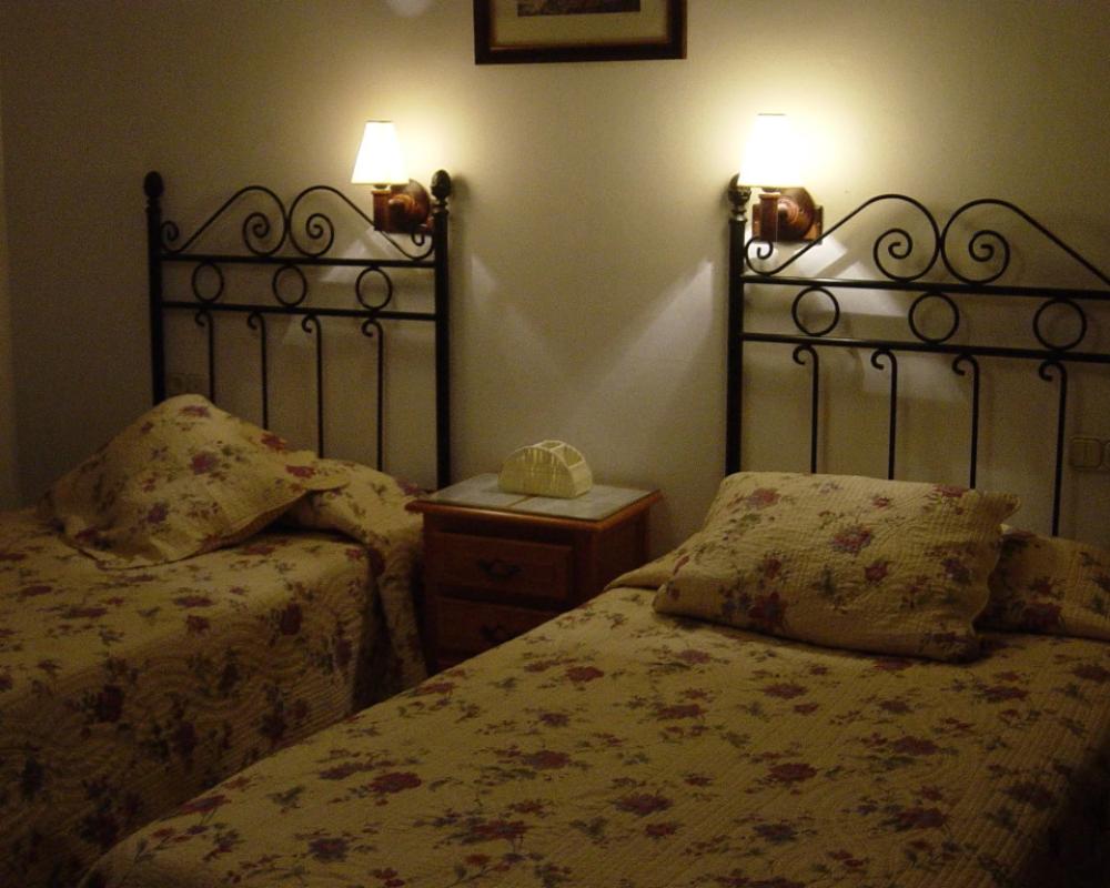 фото Hostal Colón