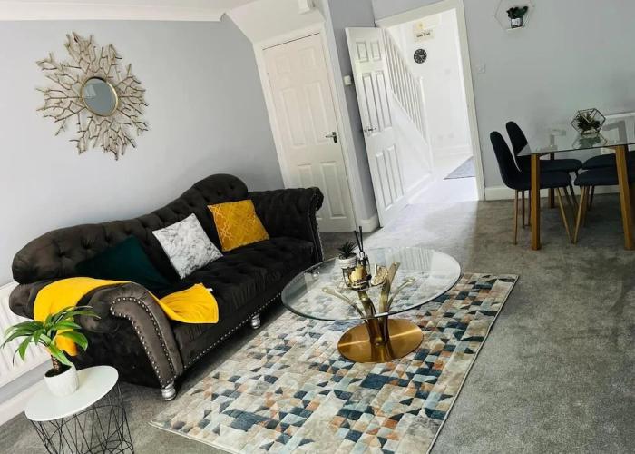 Lovely 2-bed House in Rochester