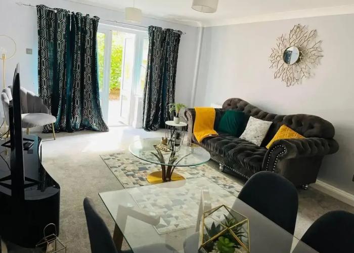 Lovely 2-bed House in Rochester