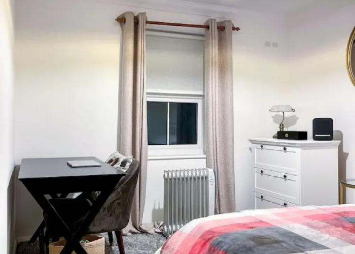 1-bed Apt, Sleeps 2, 20 min Walk to Centre