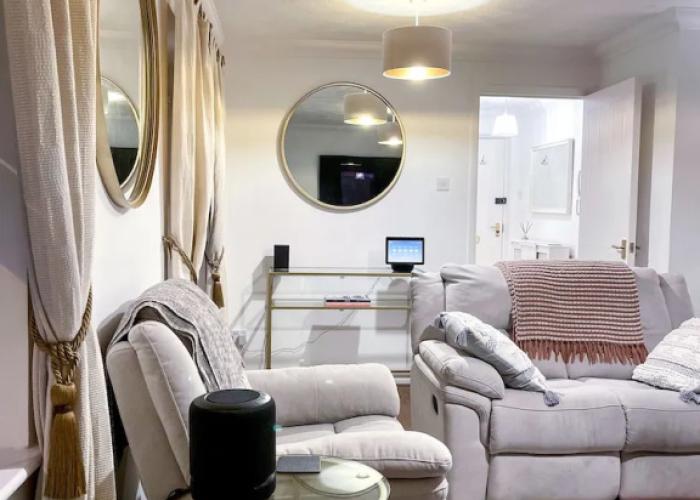 1-bed Apt, Sleeps 2, 20 min Walk to Centre