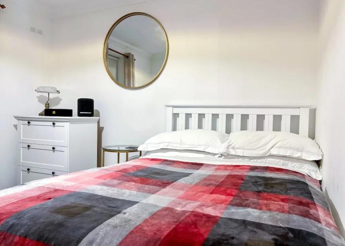 1-bed Apt, Sleeps 2, 20 min Walk to Centre