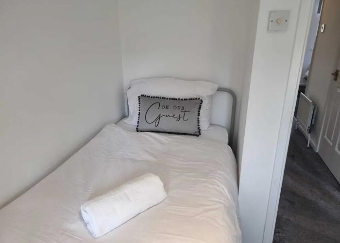 Captivating 3-bed House in Strood, Rochester Kent