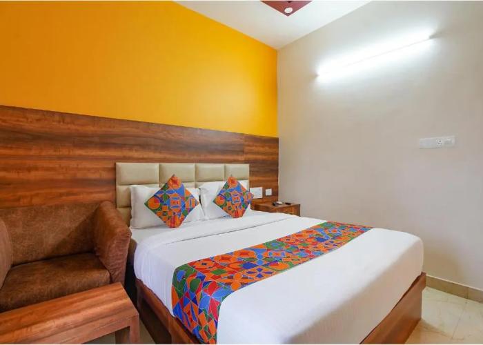 Fabhotel Greenwood Xpress Inn