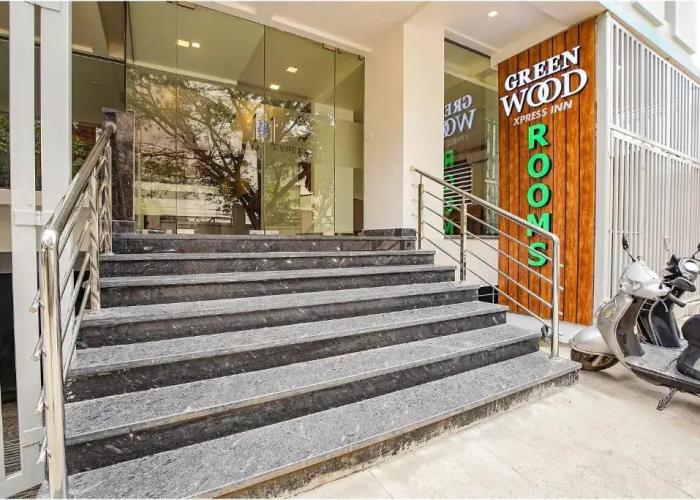 Fabhotel Greenwood Xpress Inn