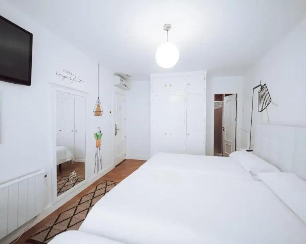 фото Hostal Misericordia