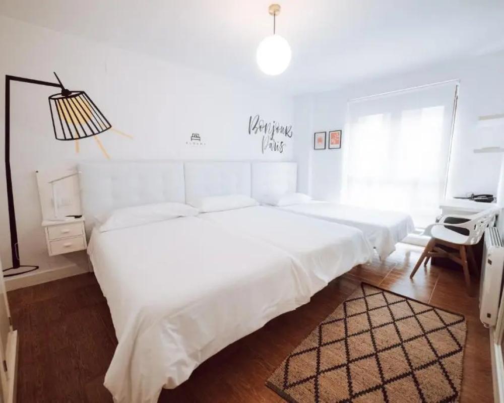 фото Hostal Misericordia