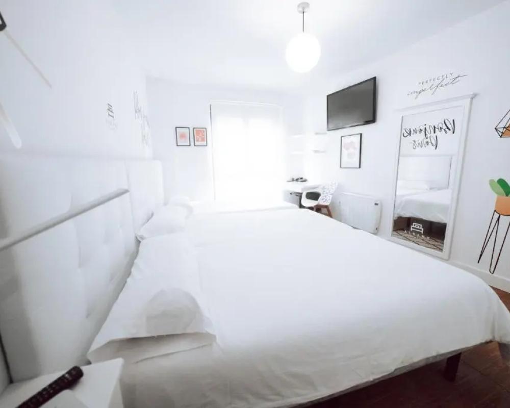 фото Hostal Misericordia