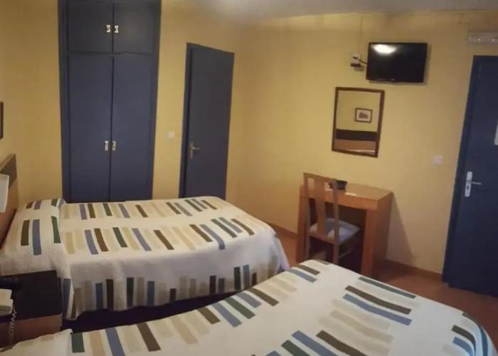 Hostal Guzman El Bueno by gaiarooms