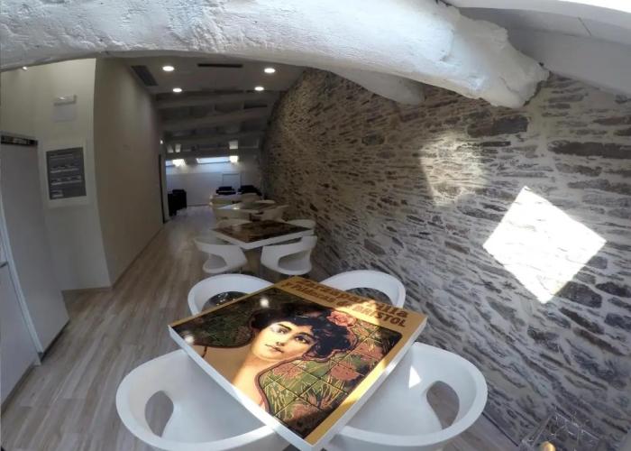 Hostel Cross - Adults Only