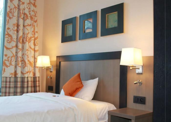 Castel de Pont-à-Lesse Hotel