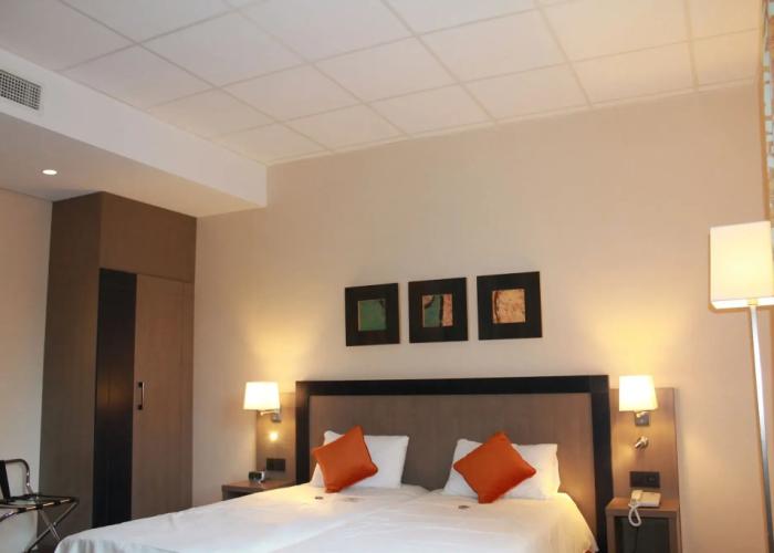 Castel de Pont-à-Lesse Hotel