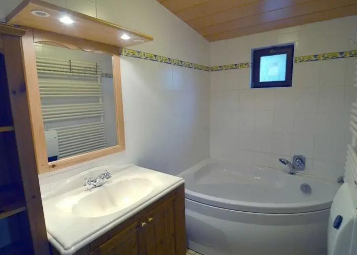 Quaint Holiday Home With Heated Indoor Pool