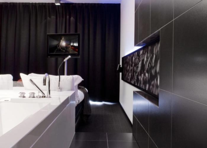 Carbon Hotel - Different Hotels