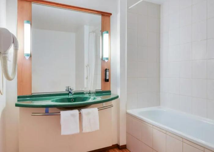 B&B HOTEL Mons Gare
